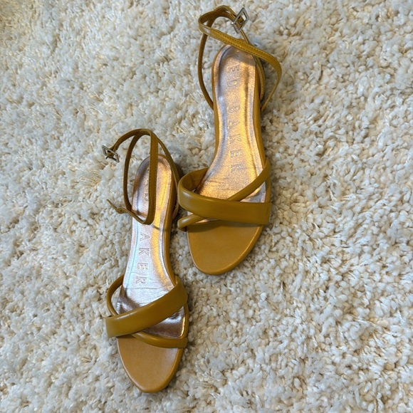 Ted Baker London Womens Leather Crisscrossing Straps Sheahh Sandal Yellow Size 8 - Picture 3 of 6